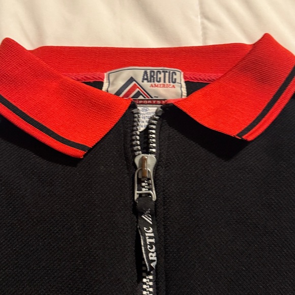Vintage arctic Men's Black and Red Zip-Up Sweater - Picture 6 of 7